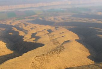 Band Holes in the Pisco Valley