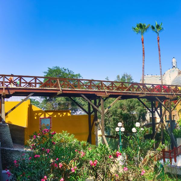 Visit to the popular neighborhood of Barranco.