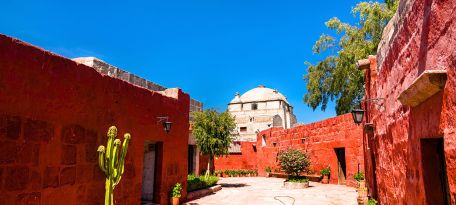 Tour inside the Santa Catalina Monastery in Arequipa.