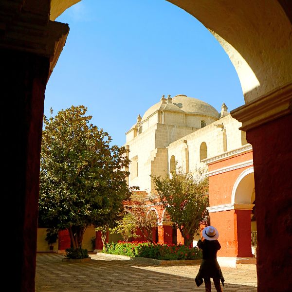 City Tour of Arequipa. A visit to the Santa Catalina Monastery of Arequipa.